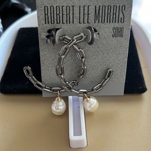 Robert Lee Morris Soho collection